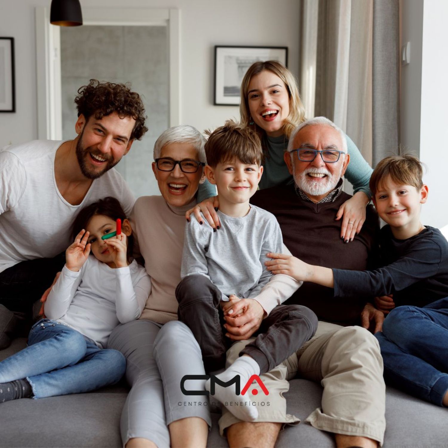 Família com avós e netos reunida